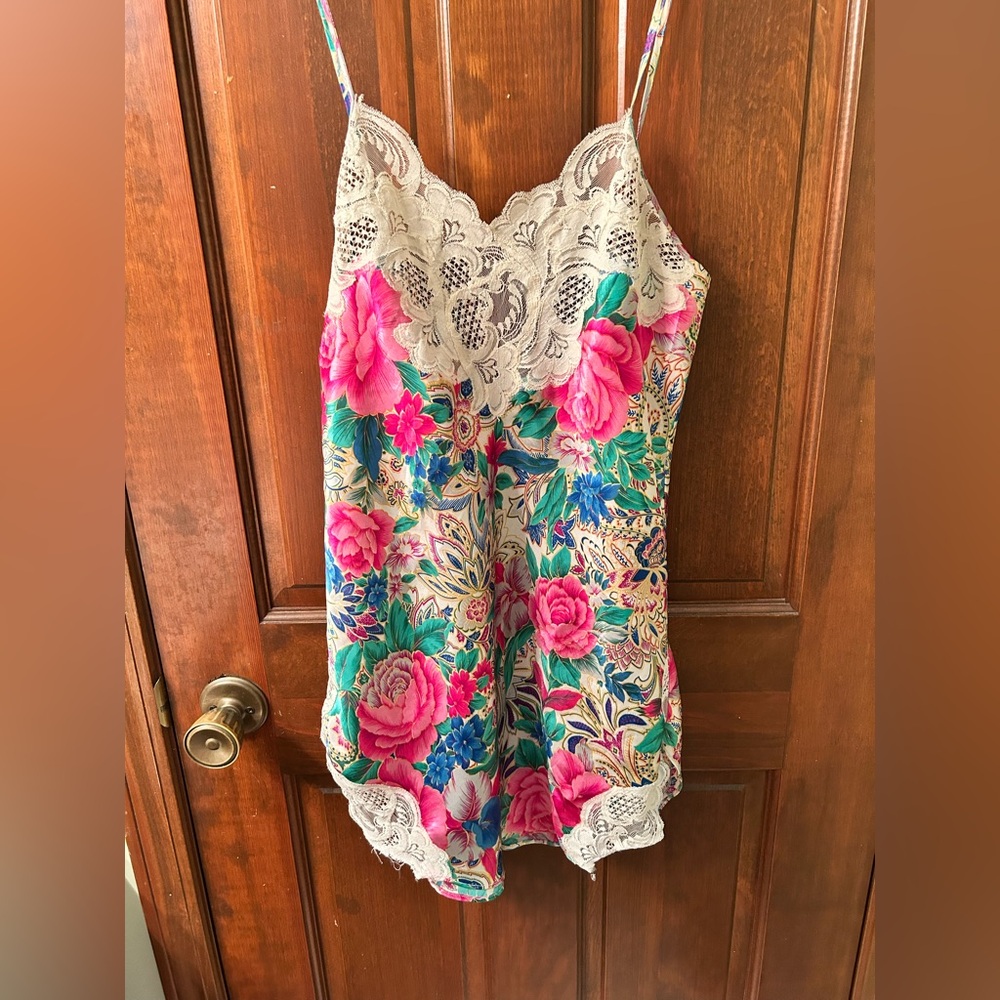 Victoria's Secret VTG 90s Gold Label  Pink Floral Lace nighty. Size P